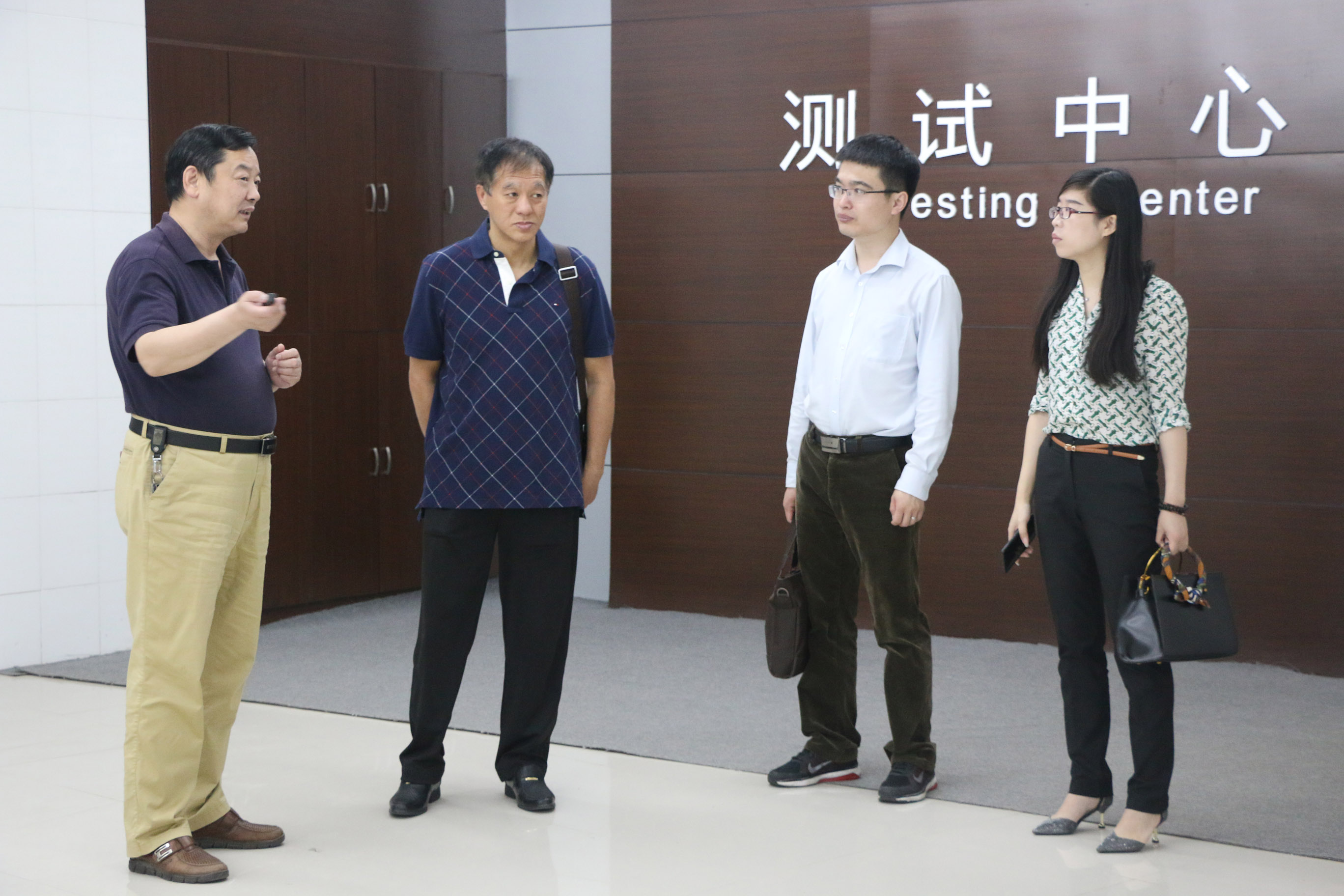 河南奇测代表清华洛阳基地到新乡市电池研究院就新能源电池产业进行交流合作